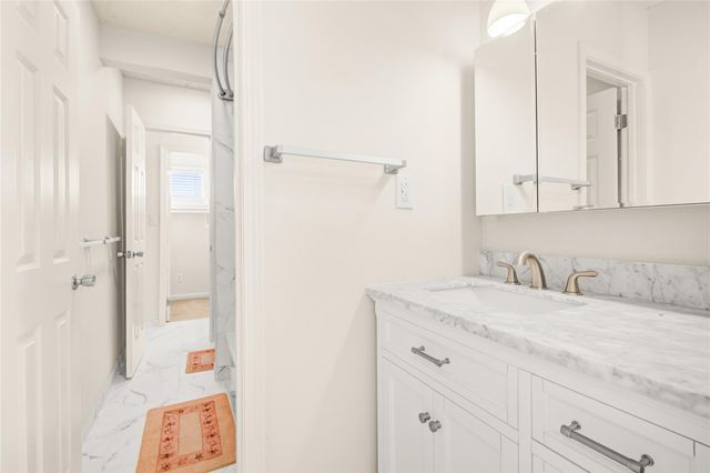 5902 Hornwood Dr B, Houston, TX 77081