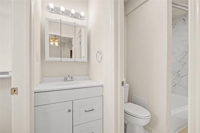 5902 Hornwood Dr B, Houston, TX 77081