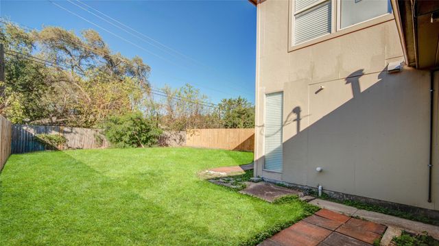 5902 Hornwood Dr B, Houston, TX 77081