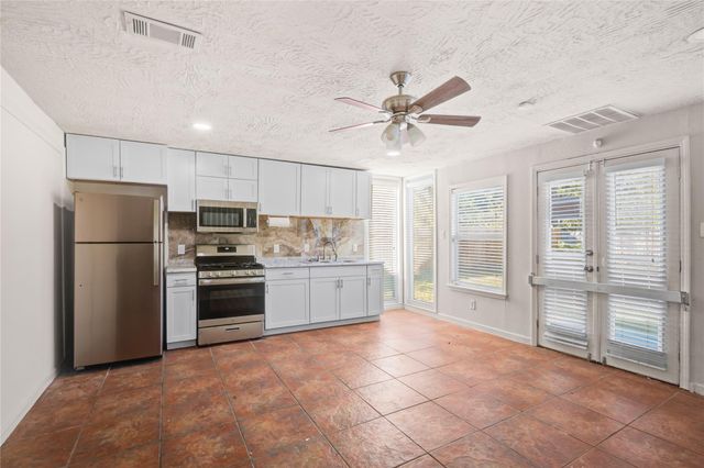 5902 Hornwood Dr B, Houston, TX 77081