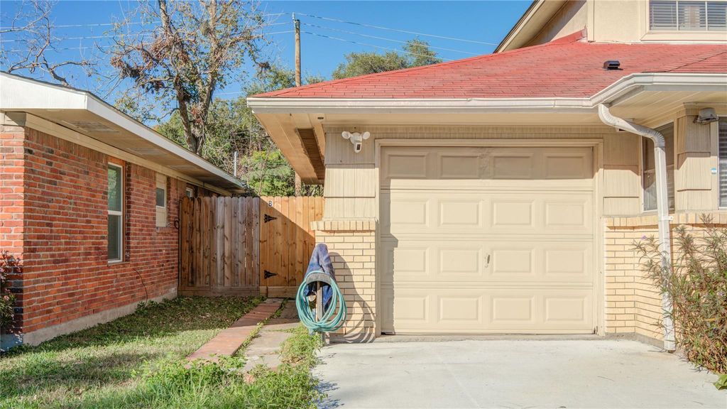 5902 Hornwood Dr B, Houston, TX 77081