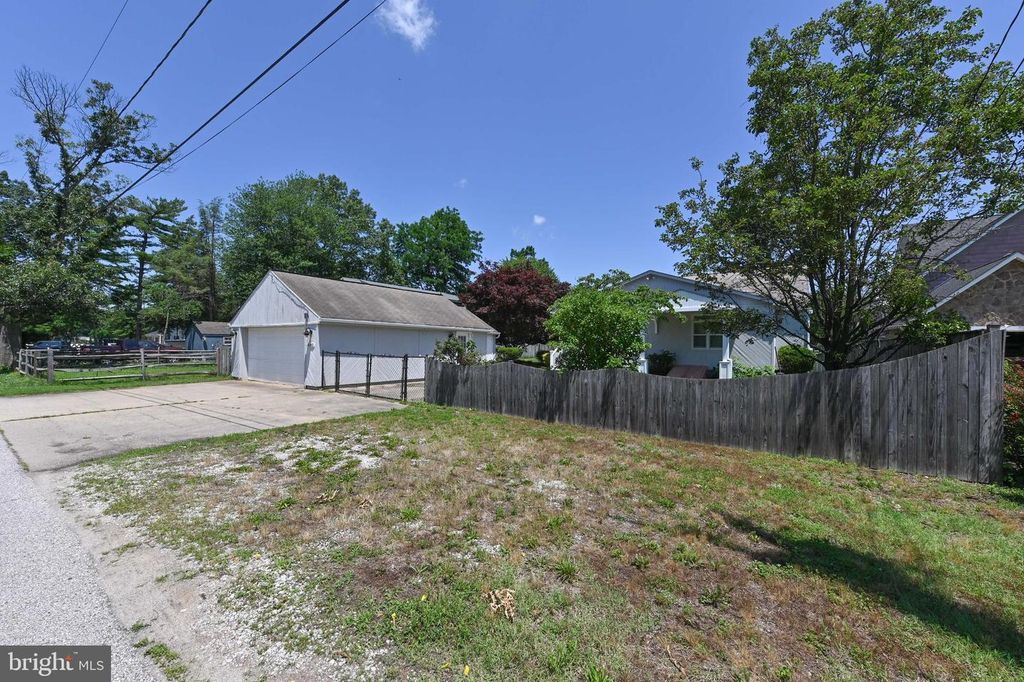 8283 CHOPTANK RD, Pasadena, MD 21122