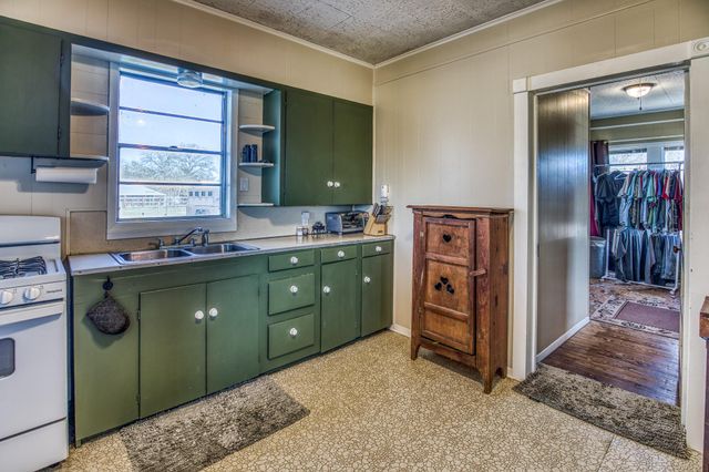 9354 Fm-2780, Burton, TX 77835