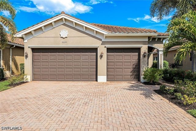3224 Pacific DR, Naples, FL 34119