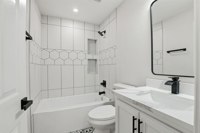 640 Fossil Wood Drive, Saginaw, TX 76179