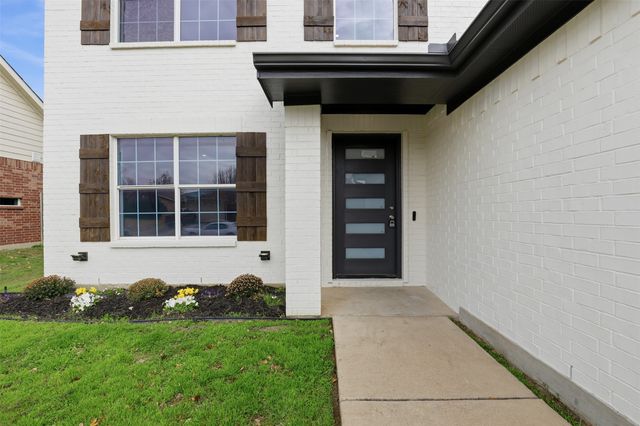 640 Fossil Wood Drive, Saginaw, TX 76179