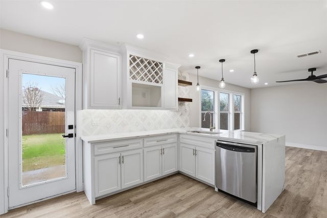 640 Fossil Wood Drive, Saginaw, TX 76179