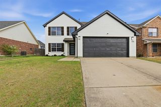 640 Fossil Wood Drive, Saginaw, TX 76179