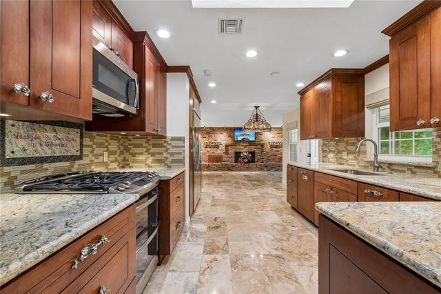 2006 NW 23RD STREET, Gainesville, FL 32605