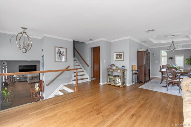 340 Woodbridge Lane, Jericho, NY 11753