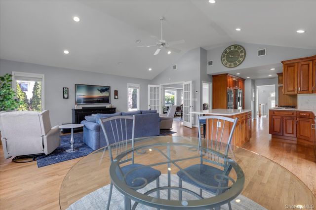 340 Woodbridge Lane, Jericho, NY 11753