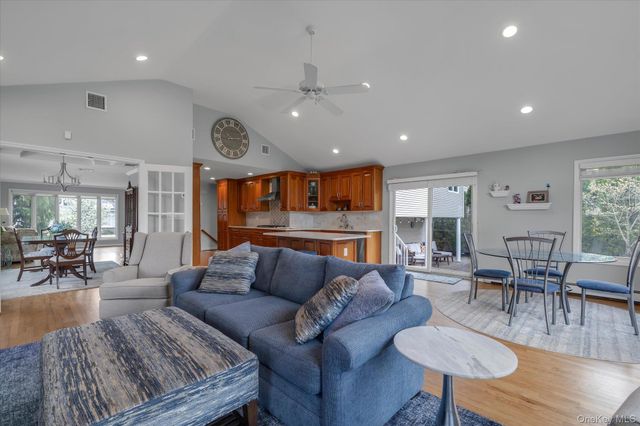 340 Woodbridge Lane, Jericho, NY 11753