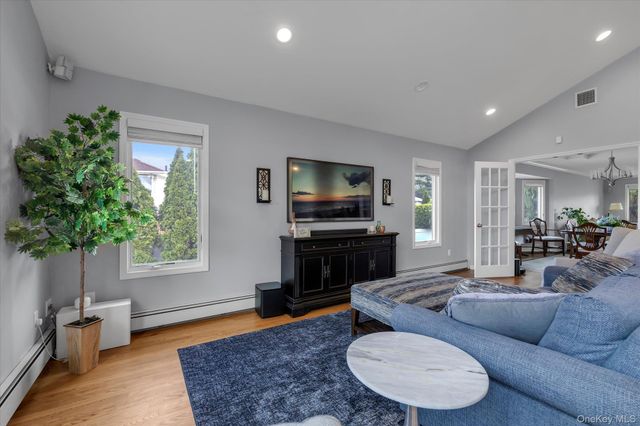 340 Woodbridge Lane, Jericho, NY 11753