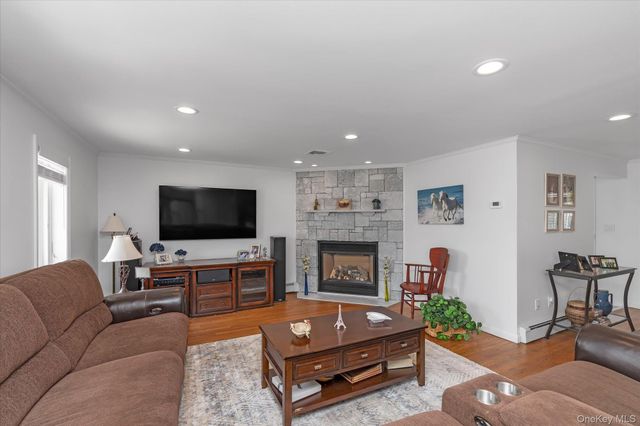 340 Woodbridge Lane, Jericho, NY 11753