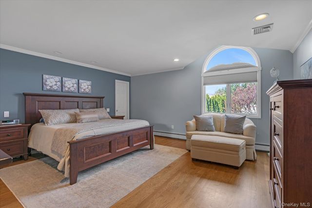 340 Woodbridge Lane, Jericho, NY 11753
