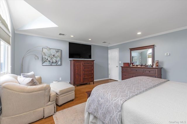340 Woodbridge Lane, Jericho, NY 11753