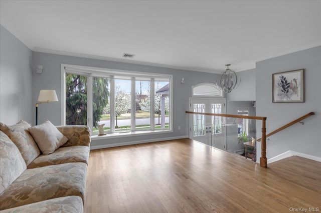 340 Woodbridge Lane, Jericho, NY 11753