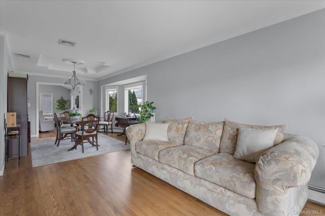 340 Woodbridge Lane, Jericho, NY 11753