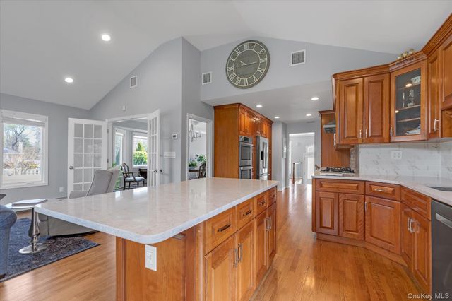 340 Woodbridge Lane, Jericho, NY 11753