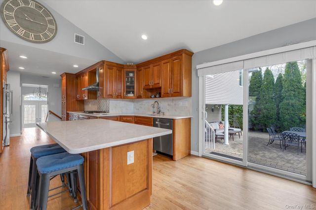 340 Woodbridge Lane, Jericho, NY 11753