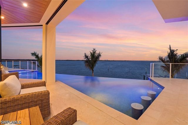 280 Estrellita DR, Fort Myers Beach, FL 33931