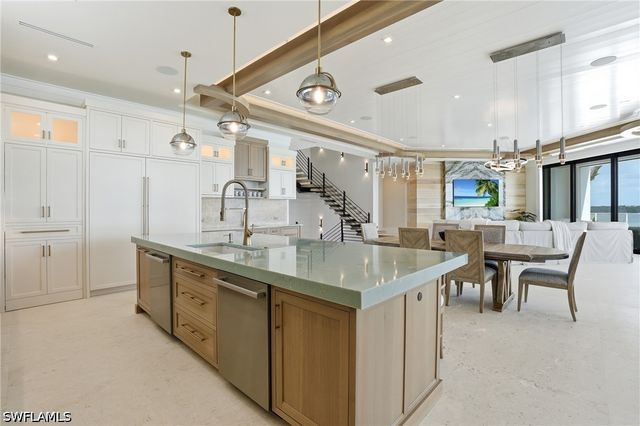 280 Estrellita DR, Fort Myers Beach, FL 33931