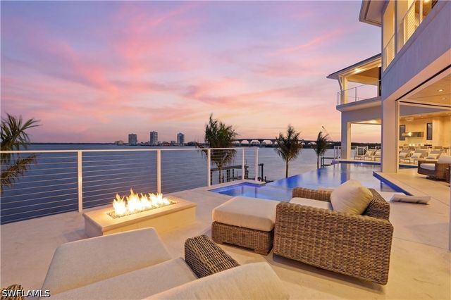 280 Estrellita DR, Fort Myers Beach, FL 33931