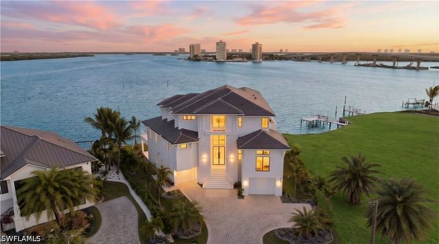 280 Estrellita DR, Fort Myers Beach, FL 33931
