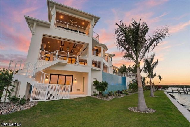 280 Estrellita DR, Fort Myers Beach, FL 33931