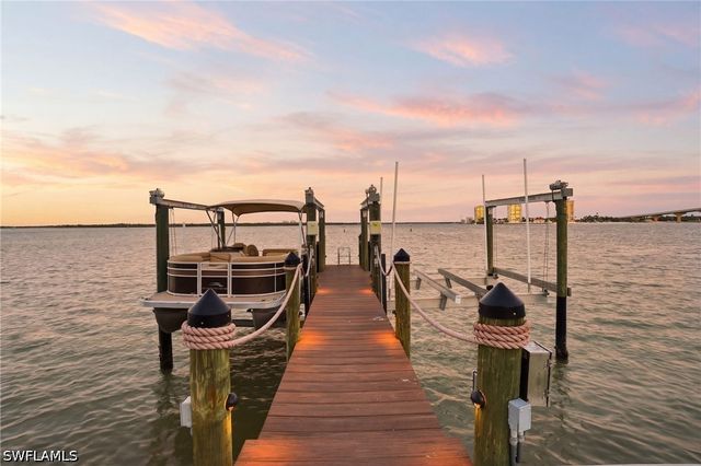 280 Estrellita DR, Fort Myers Beach, FL 33931