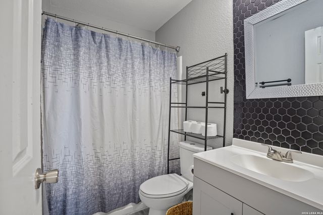 5923 Fox Cyn, San Antonio, TX 78252
