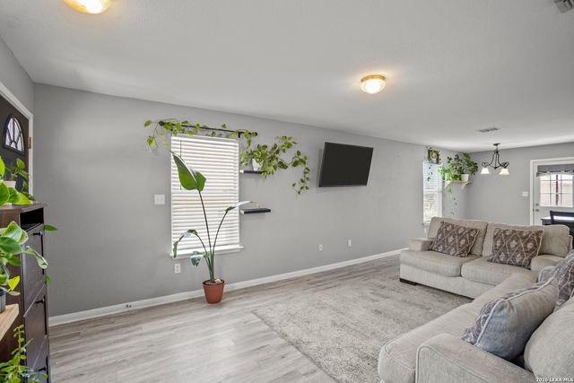 5923 Fox Cyn, San Antonio, TX 78252