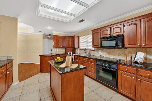 7805 STUYVESANT Avenue, Amarillo, TX 79121