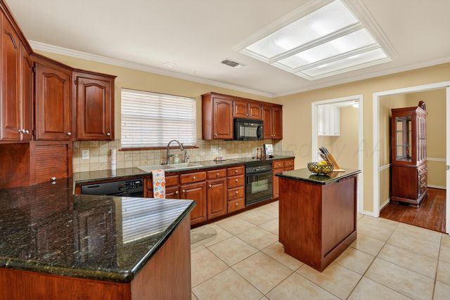 7805 STUYVESANT Avenue, Amarillo, TX 79121