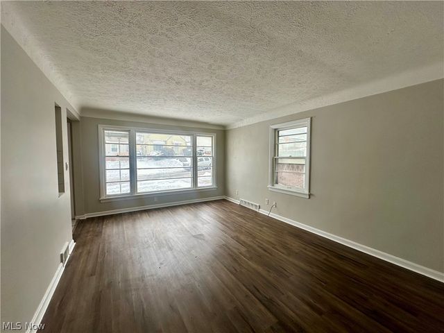 4904 E 90th Street, Garfield Heights, OH 44125