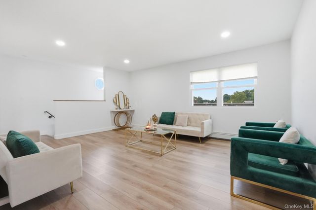 841 Willow Road, Franklin Square, NY 11010