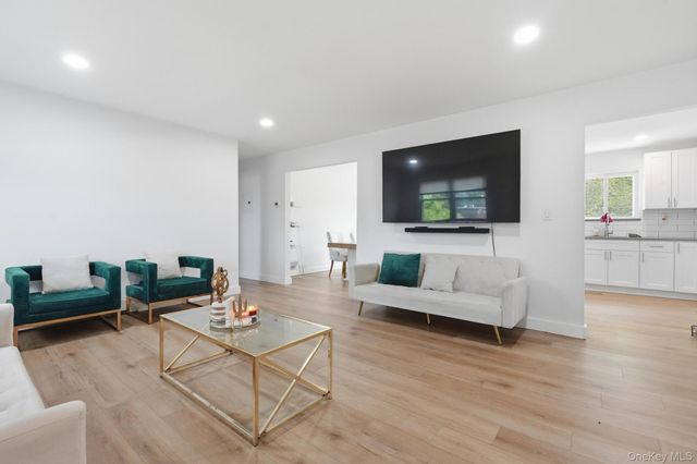 841 Willow Road, Franklin Square, NY 11010