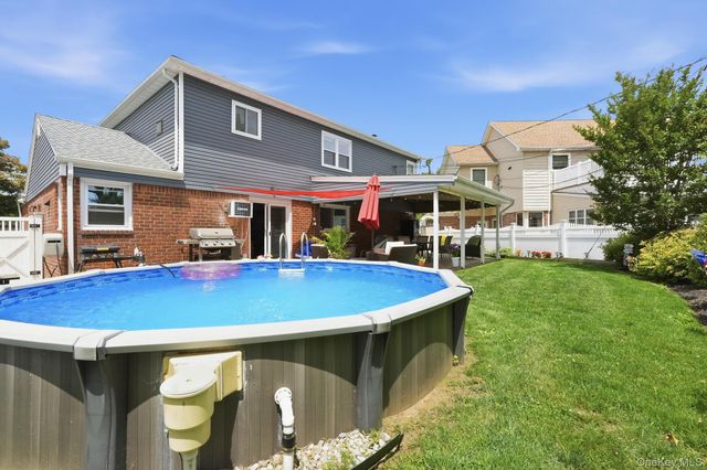 841 Willow Road, Franklin Square, NY 11010