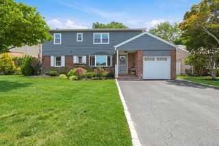 841 Willow Road, Franklin Square, NY 11010