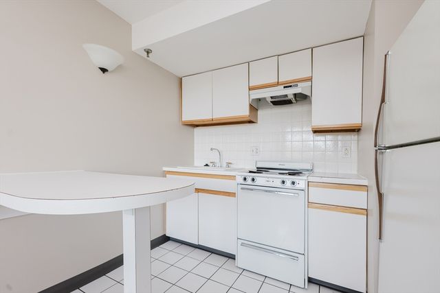 1933 Commonwealth Avenue 410, Boston, MA 02135