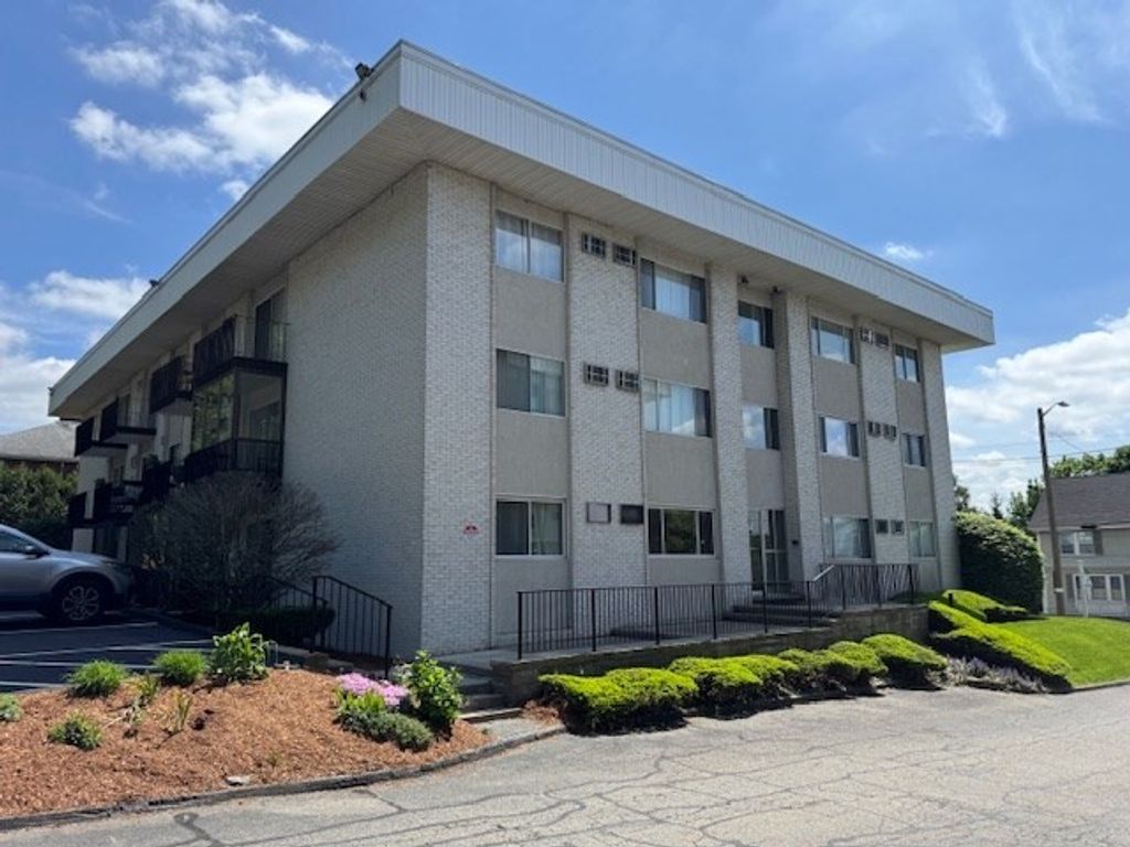 250 Nesmith St A19, Lowell, MA 01852
