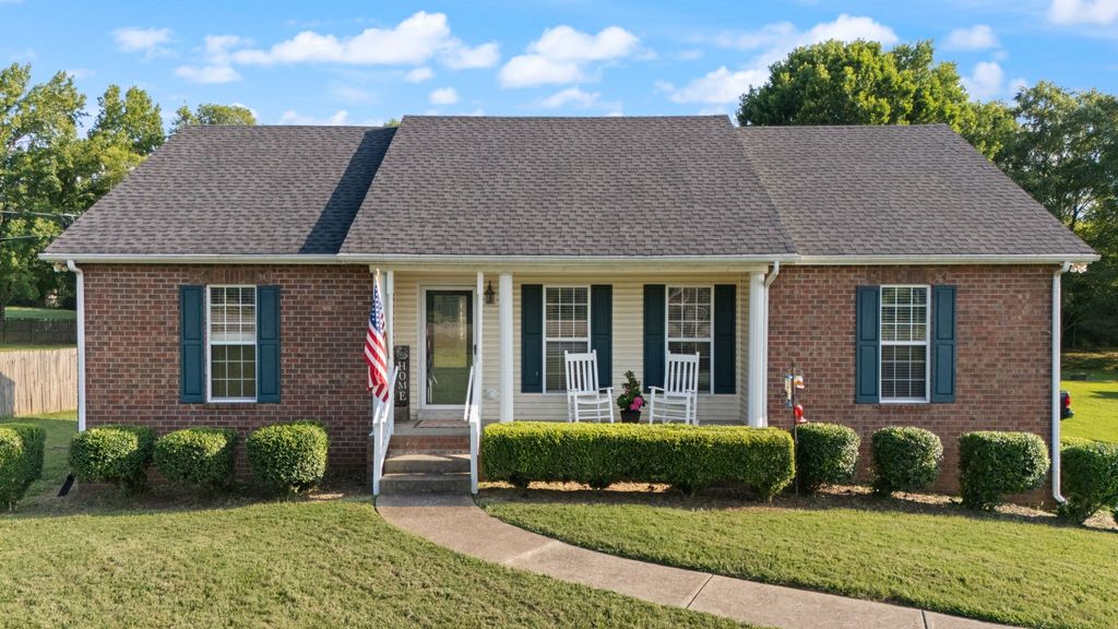 909 College St, Portland, TN 37148