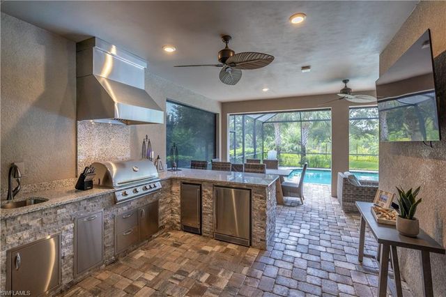 7473 Winding Cypress DR, Naples, FL 34114