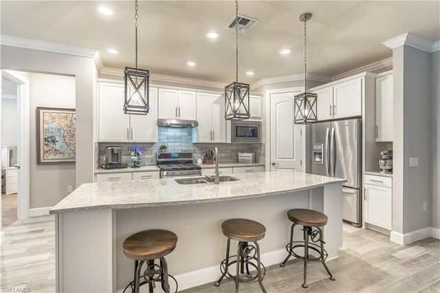 7473 Winding Cypress DR, Naples, FL 34114