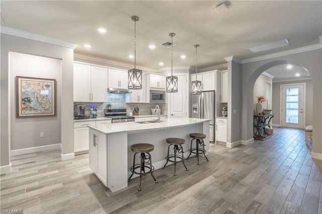 7473 Winding Cypress DR, Naples, FL 34114