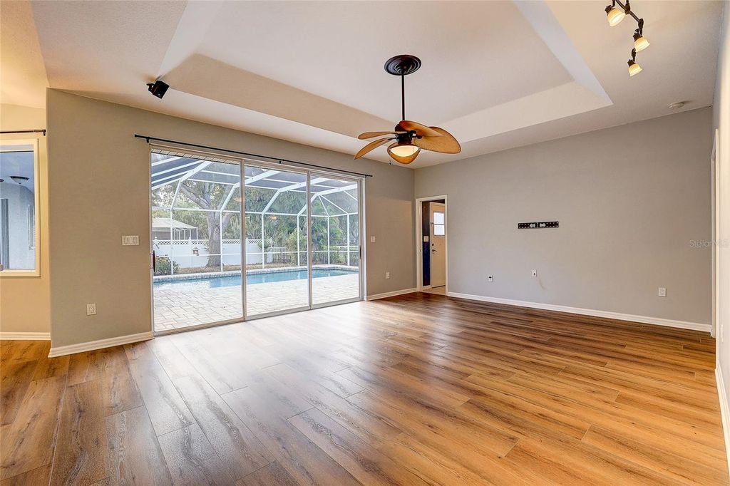 Image 20 of property listing at 143 MILL RUN E, Bradenton, FL 34212