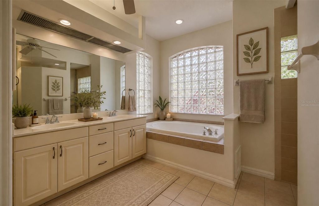 Image 24 of property listing at 143 MILL RUN E, Bradenton, FL 34212