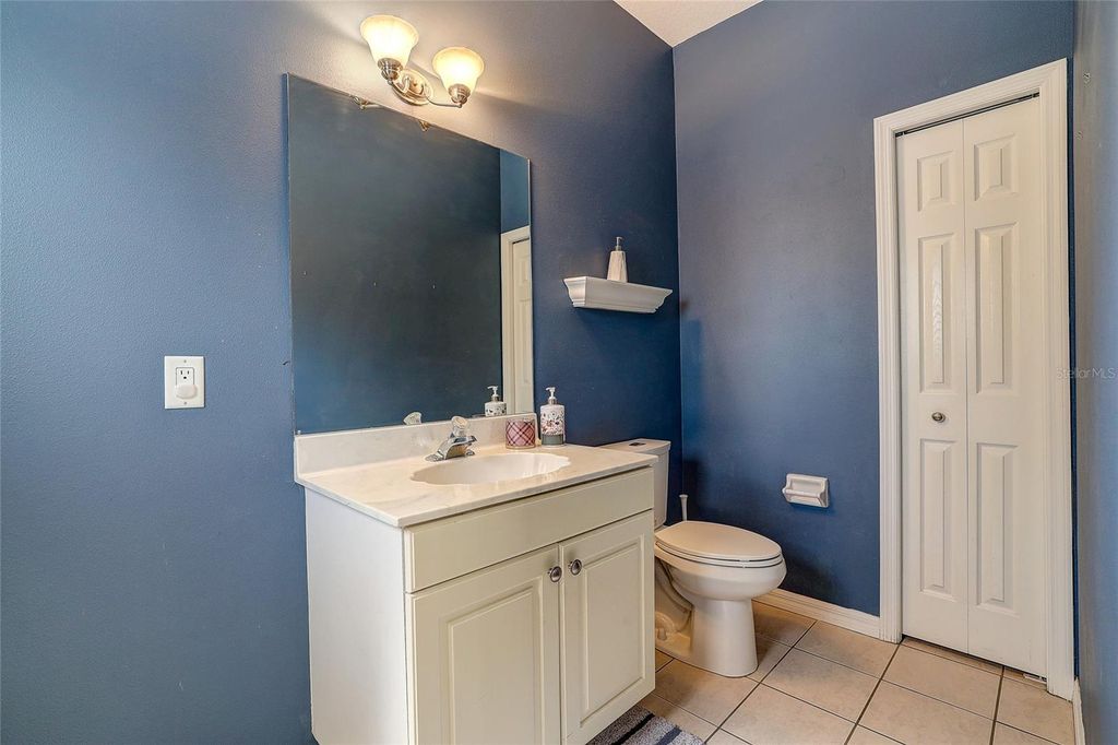 Image 40 of property listing at 143 MILL RUN E, Bradenton, FL 34212