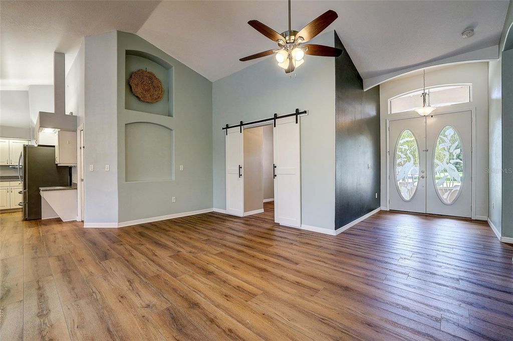 Image 5 of property listing at 143 MILL RUN E, Bradenton, FL 34212