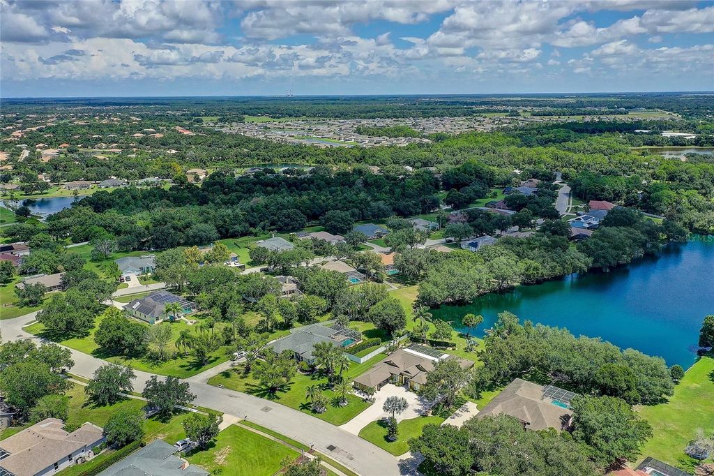 Image 63 of property listing at 143 MILL RUN E, Bradenton, FL 34212